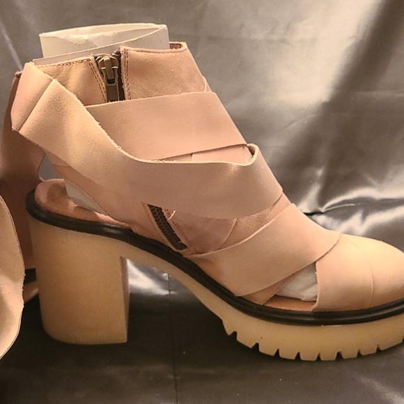❤️ NWT/BOX Free People shoes & gift - Picture 6 of 13